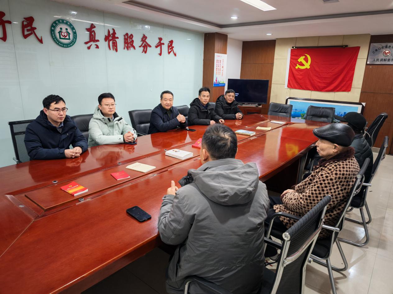 新春暖人心 关怀显担当—— 公司党委走访慰问杏花社区困难群众